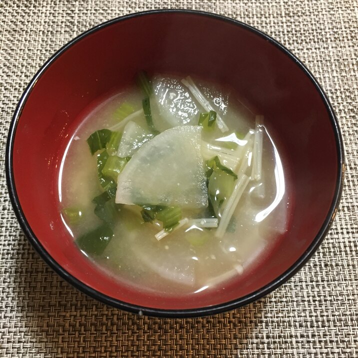 冬が旬！小松菜と大根とえのきの味噌汁